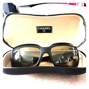 CHANEL Sunglasses with Mother of Pearl